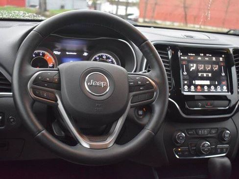Used 2019 Jeep Cherokee Limited w/ Luxury Group AWD/4WD image 24