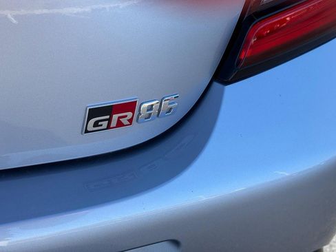 Used 2022 Toyota GR86 Premium w/ ALL Weather Mat Package (TMS) image 6