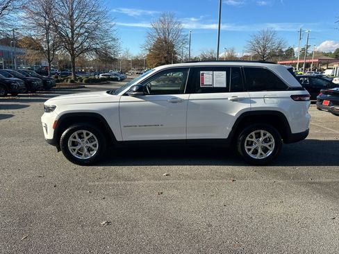 Used 2023 Jeep Grand Cherokee Limited image 12