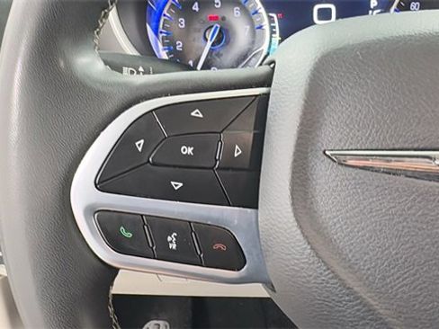 Used 2023 Chrysler Pacifica Touring-L image 24
