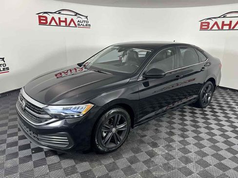 Used 2022 Volkswagen Jetta SE w/ Panoramic Sunroof Package image 3