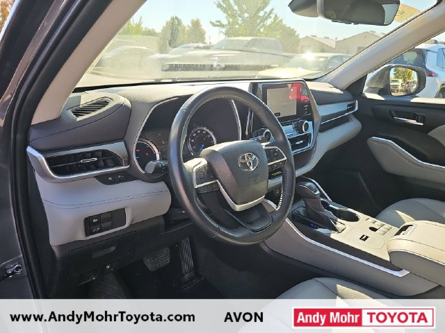 Used 2023 Toyota Highlander XLE AWD/4WD image 9