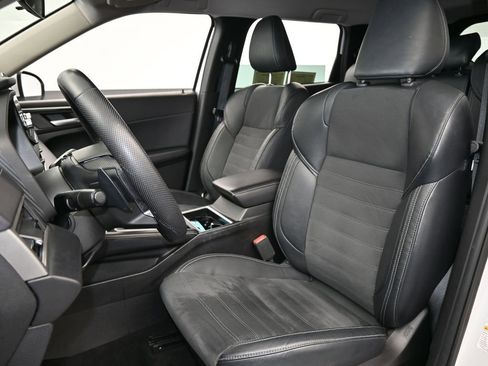 Used 2023 Mitsubishi Outlander SE image 10