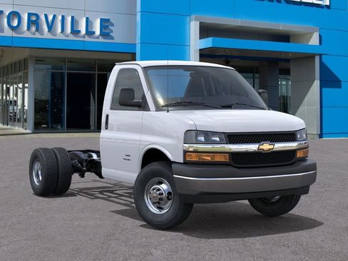 New 2026 Chevrolet Express 3500 w/ Power Convenience Package RWD image 7