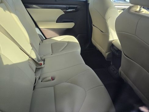 Used 2020 Toyota Highlander Limited image 13