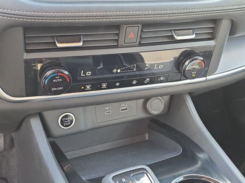 Used 2023 Nissan Rogue SV AWD/4WD image 44