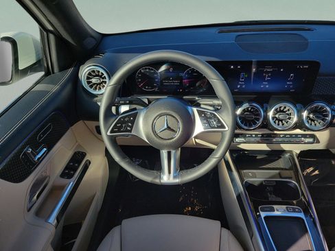 Certified 2025 Mercedes-Benz GLB 250 image 17