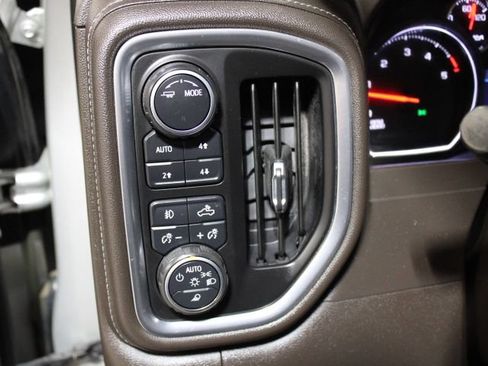 Used 2021 Chevrolet Silverado 2500 LTZ w/ LTZ Convenience Package image 36