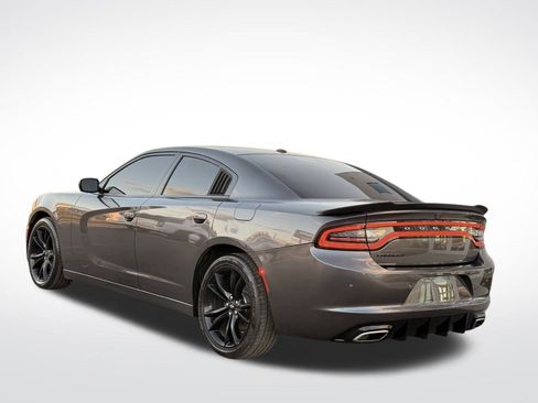 Used 2018 Dodge Charger SXT w/ Blacktop Package image 10
