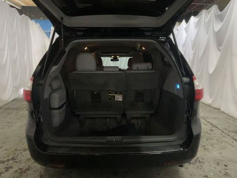 Used 2018 Toyota Sienna XLE FWD image 19