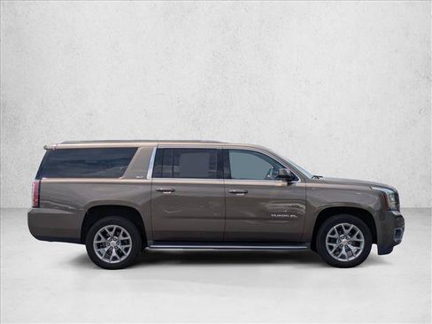 Used 2016 GMC Yukon XL SLT w/ Open Road Package AWD/4WD image 4