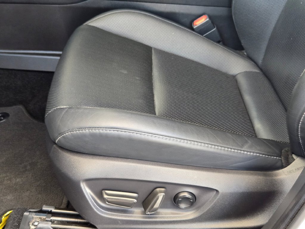 Used 2025 Toyota Crown Platinum AWD/4WD image 14