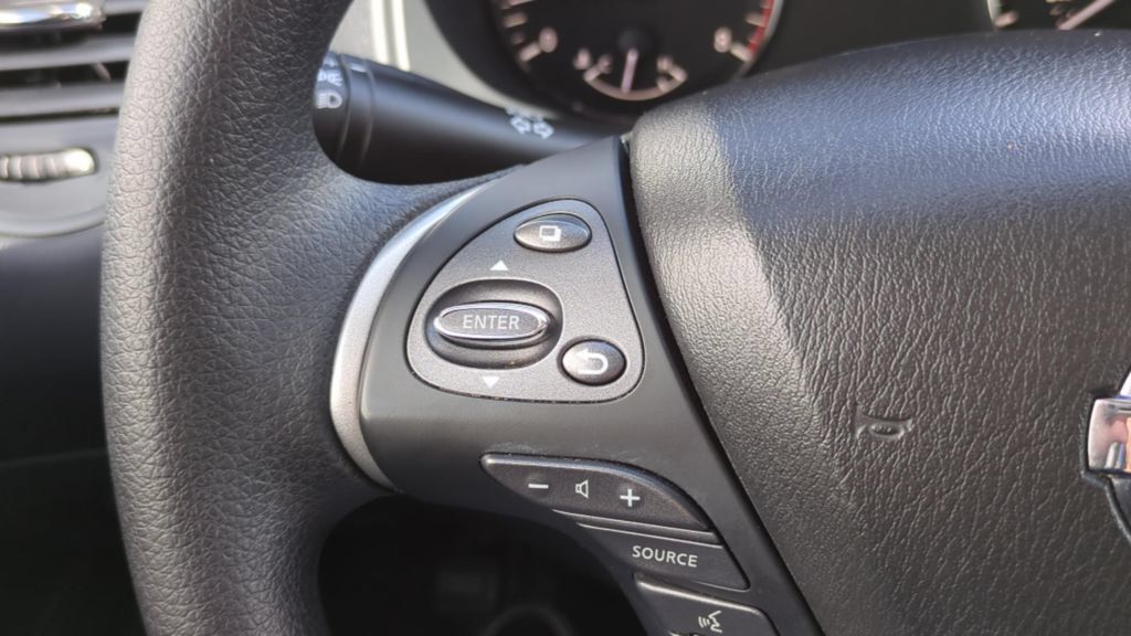 Used 2020 Nissan Pathfinder S FWD image 20