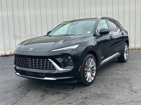 New 2025 Buick Envision Avenir image 2