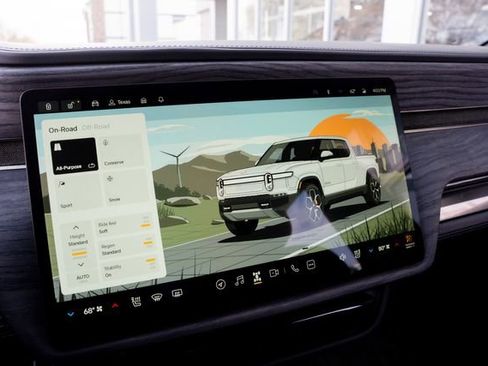 Used 2022 Rivian R1T Adventure image 49