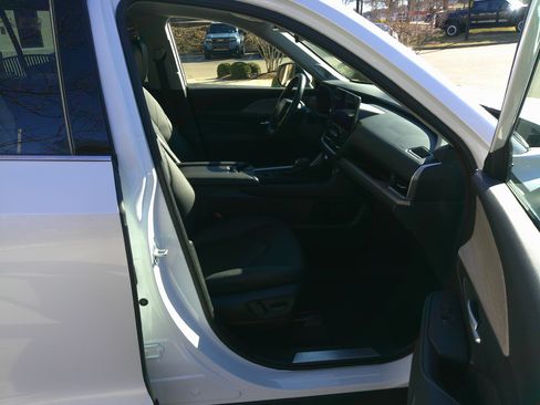 Used 2024 Toyota Grand Highlander Limited image 35