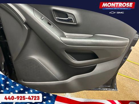 Used 2022 Chevrolet Trax LT w/ LT Convenience Package image 30