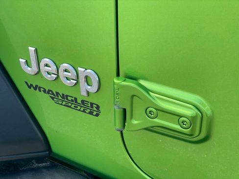 Used 2018 Jeep Wrangler Sport AWD/4WD image 20