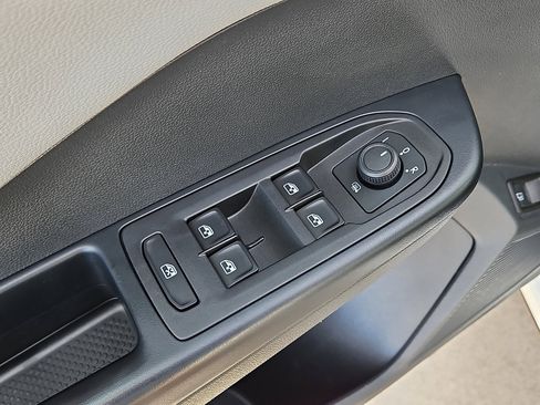 Certified 2023 Volkswagen Taos SEL image 13