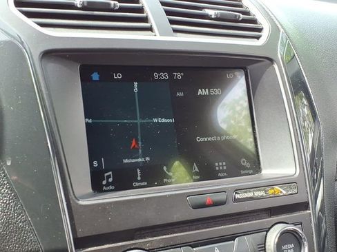Used 2017 Ford Explorer XLT w/ Equipment Group 201A AWD/4WD image 16