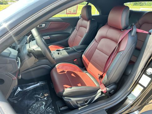 Used 2025 Ford Mustang Premium RWD image 11