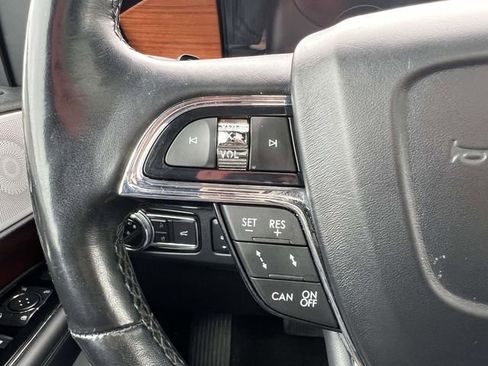 Used 2019 Lincoln Navigator Reserve image 22