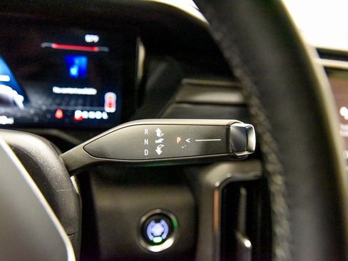 Used 2024 GMC Acadia Elevation image 31