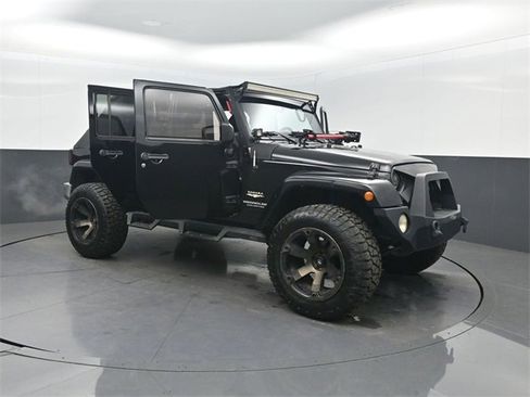 Used 2015 Jeep Wrangler Unlimited Sahara image 31