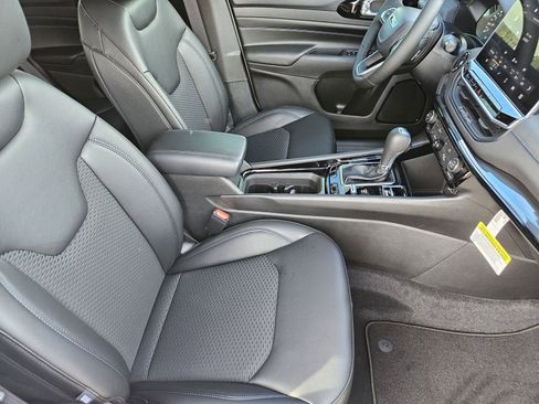 New 2026 Jeep Compass Latitude image 16