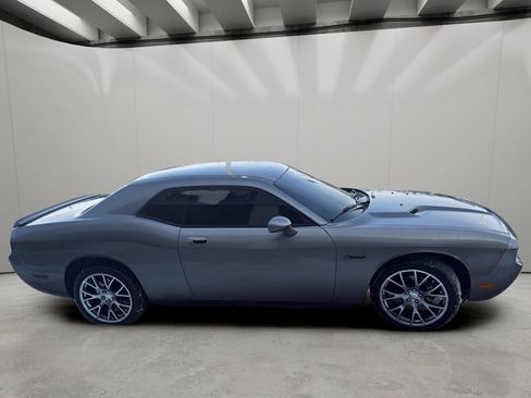 Used 2010 Dodge Challenger SE image 4