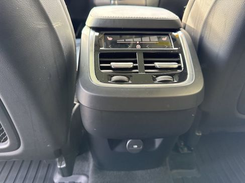 Used 2022 Volvo XC90 T6 Inscription w/ Climate Package image 17