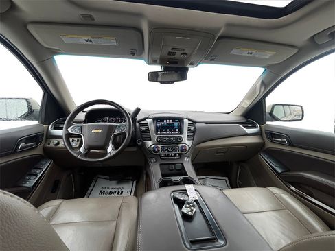 Used 2015 Chevrolet Suburban LT image 12