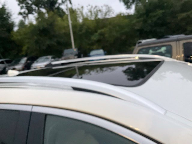 Used 2010 Cadillac SRX Luxury FWD image 3