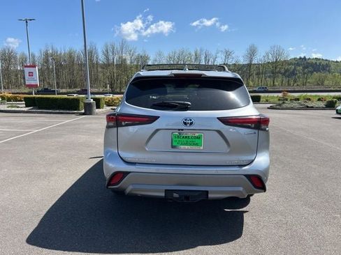 Used 2024 Toyota Highlander Platinum AWD/4WD image 8