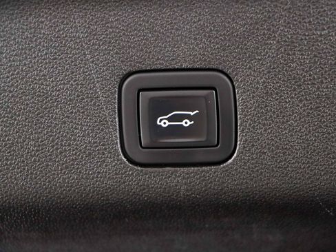 Used 2023 GMC Yukon XL Denali AWD/4WD image 35