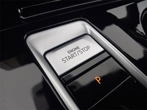 Used 2025 Volkswagen Atlas Cross Sport SE image 24