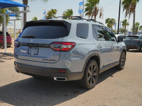 Used 2025 Honda Pilot Black Edition image 5
