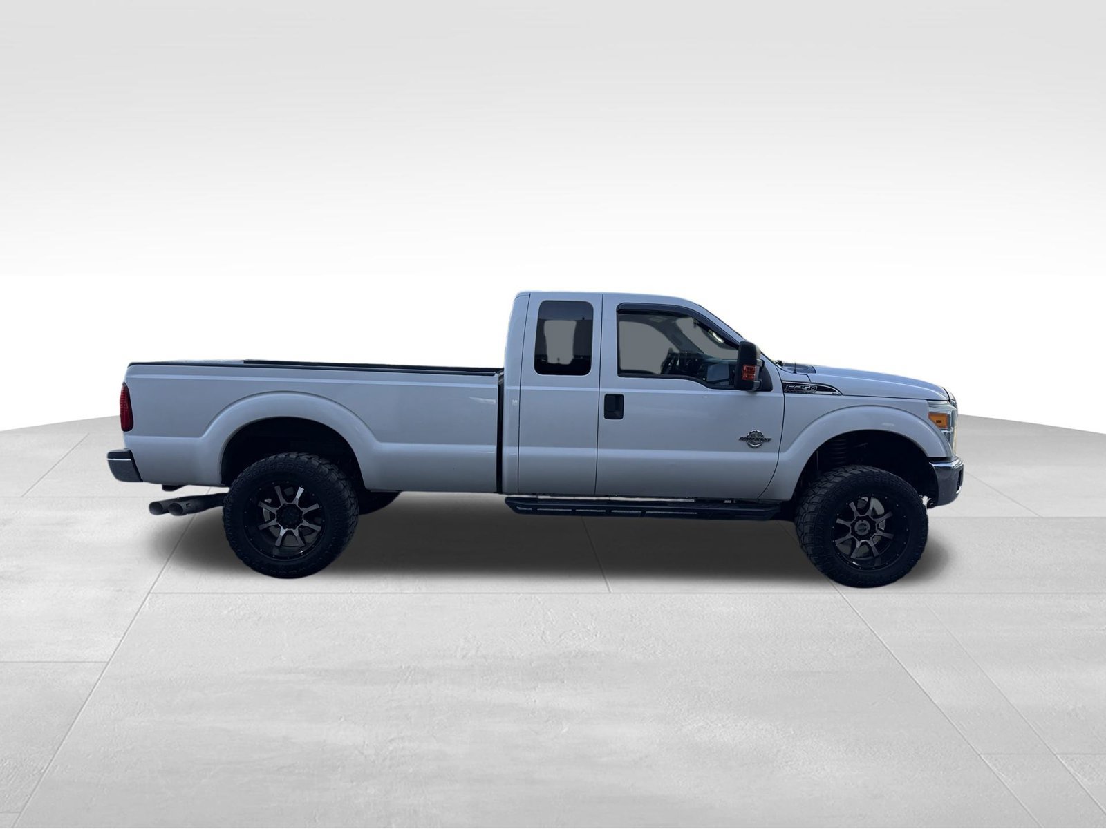 Used 2016 Ford F250 XLT w/ XLT Value Package AWD/4WD image 2