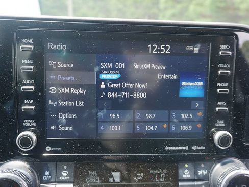 Used 2022 Toyota Highlander XLE FWD image 10