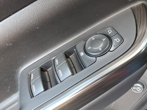 Used 2023 GMC Acadia SLT image 17