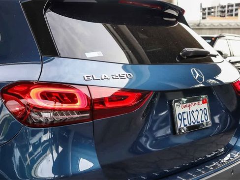 Used 2023 Mercedes-Benz GLA 250 w/ Premium Package image 9