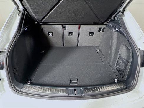 New 2026 Porsche Macan Base image 28