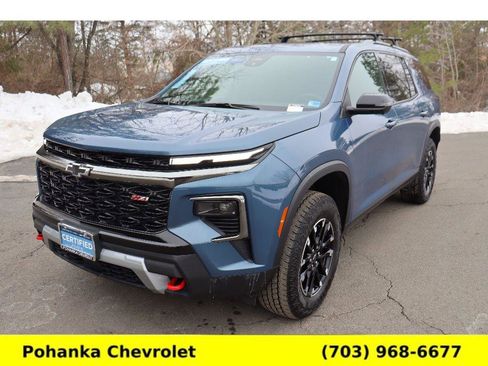 Used 2024 Chevrolet Traverse Z71 image 3