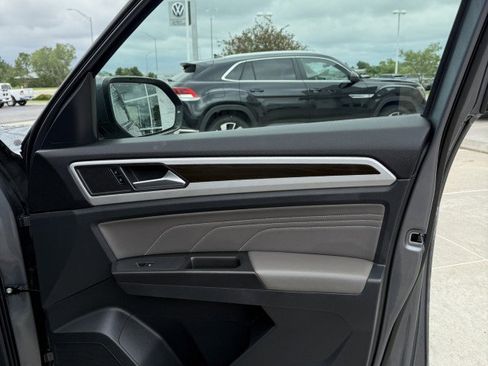 Certified 2022 Volkswagen Atlas SE image 29