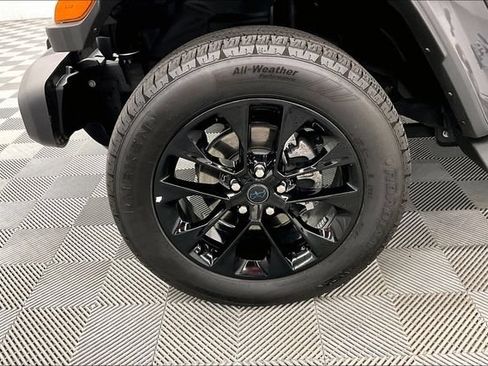 Used 2025 Jeep Wrangler Unlimited Sahara AWD/4WD image 10