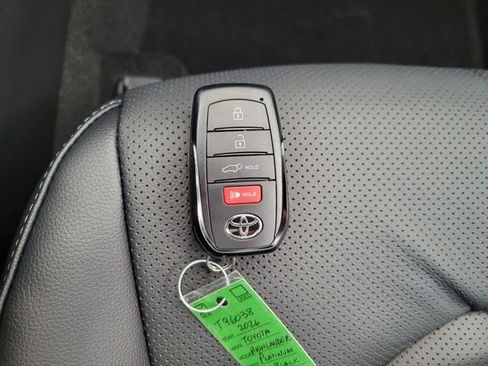 New 2026 Toyota Highlander Platinum image 25