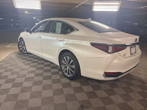 Used 2021 Lexus ES 250 w/ Accessory Package 2 AWD/4WD image 5