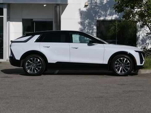 Used 2026 Cadillac Lyriq Sport AWD/4WD image 7
