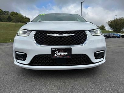 Used 2024 Chrysler Pacifica Touring-L