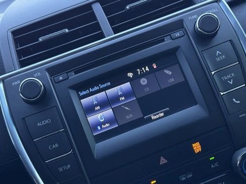 Used 2015 Toyota Camry LE image 28